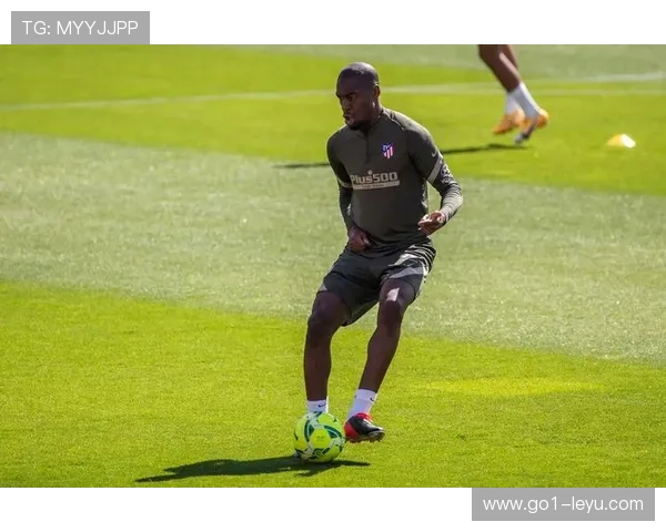 从香港大埔火灾到职场逆境：马竞球迷李哲如何用足球哲学应对危机？