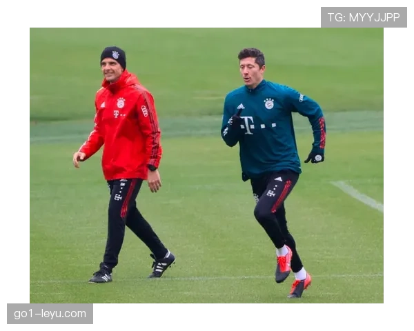 莱万多夫斯基积极恢复训练，状态回暖引球迷期待