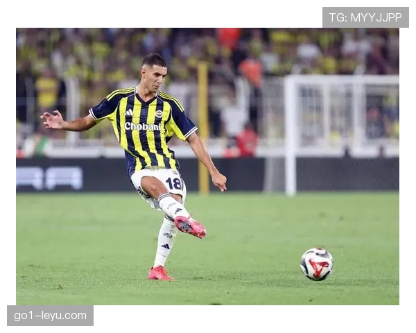 穆里尼奥巧用边后卫激活战术体系,深度布局引热议