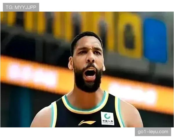 内线核心奥卡福篮下强攻效率提升拉开队内进攻格局