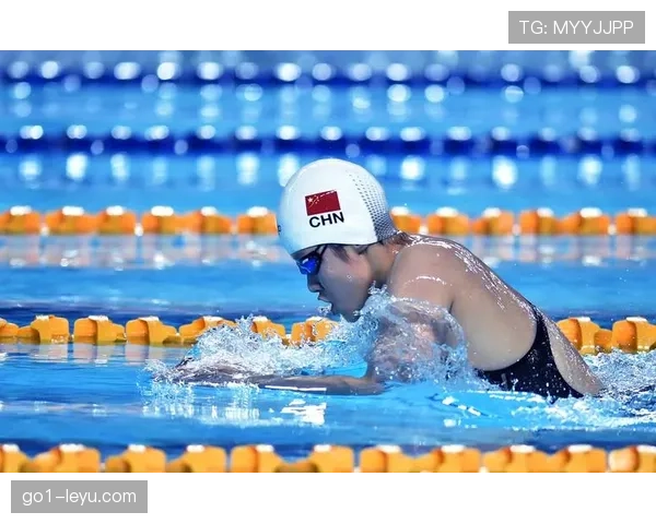 余依婷训练完直接啃鸡腿？这自律和放纵切换也太丝滑了