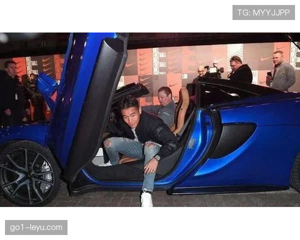 韦世豪又晒豪车和猫，真是球场上狂野生活里的隐秘富豪啊？